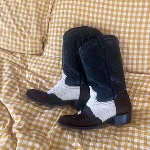 Cowboy Boots Cow Print Pattern